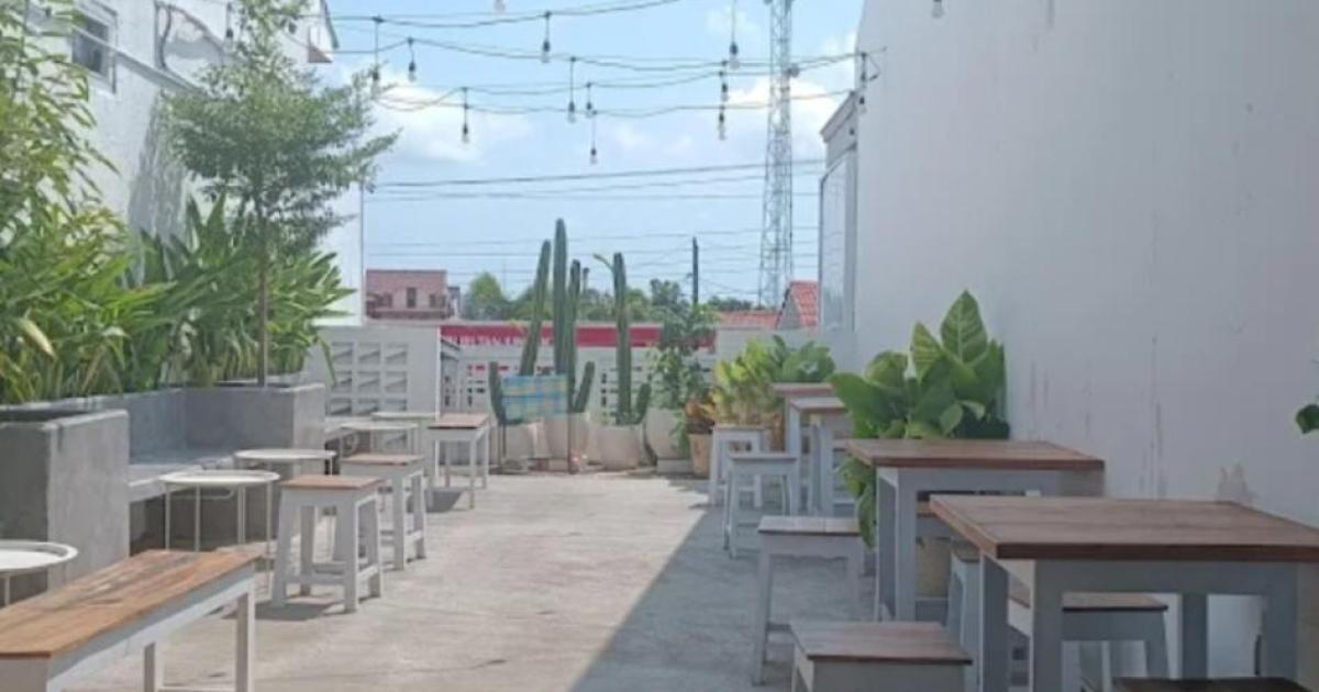 Caffe Pelangi: Relax in Cilacap City with Fish Therapy