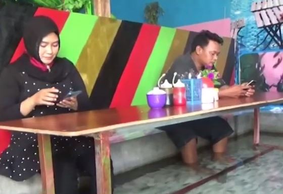 Rasakan Kelezatan Kopi dan Terapi Ikan di Tengah Kesibukan Cilacap